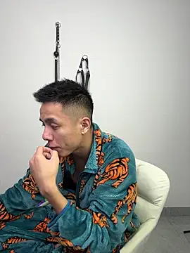 sunny-xiaolin online show from February 1, 2026, 4:49 pm