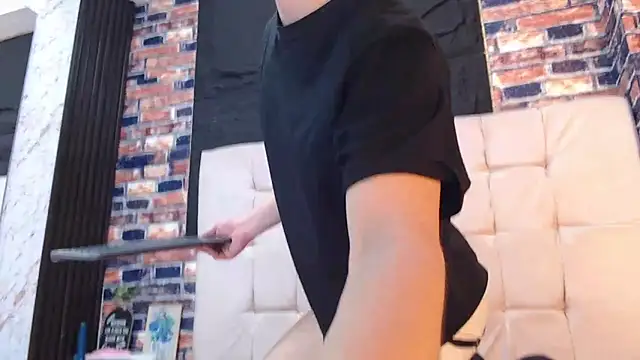 massimoferrera303av online show from March 12, 2026, 8:35 pm