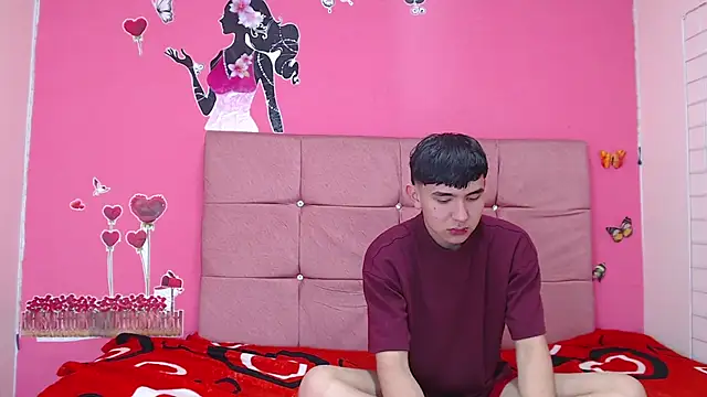 massimoferrera303av online show from February 11, 2026, 6:52 pm