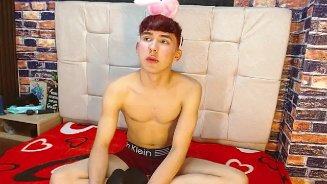 massimoferrera303av online show from March 5, 2026, 8:49 pm