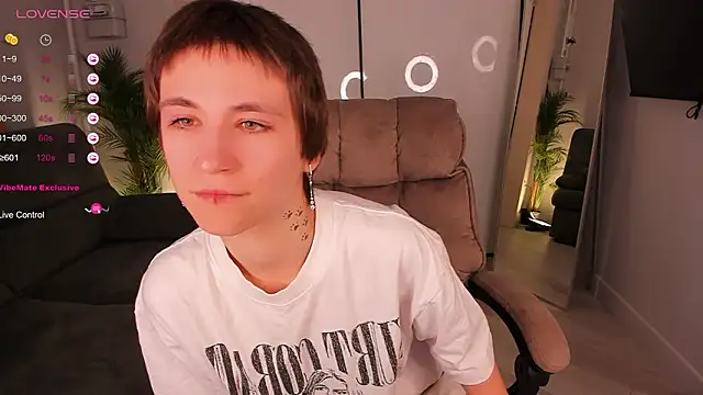 Snapshot of AutumnWhisper chatting on February 4, 2026, 10:16 pm AutumnWhisper online show from February 4, 2026, 10:16 pm