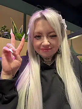 Snapshot of Chiibi chatting on February 8, 2026, 10:13 am Chiibi online show from February 8, 2026, 10:13 am