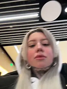 Snapshot of Chiibi chatting on February 19, 2026, 9:39 am Chiibi online show from February 19, 2026, 9:39 am