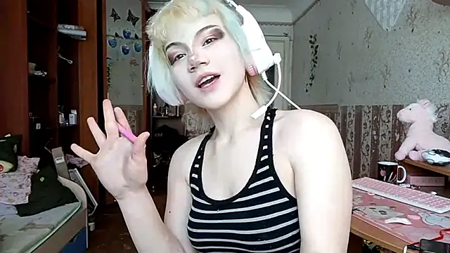 KathernSaulters online show from March 1, 2026, 7:19 am