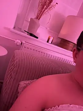 linamuse20 online show from February 4, 2026, 11:55 pm