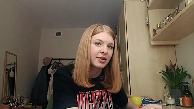 MiaMooon05 online show from February 2, 2026, 10:58 am