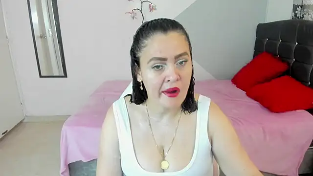 Hi  kitty  online show from February 4, 2026, 3:40 pm