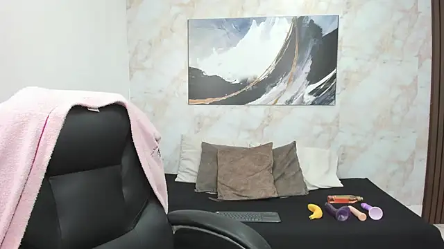 Lilith traviis online show from March 6, 2026, 8:37 pm