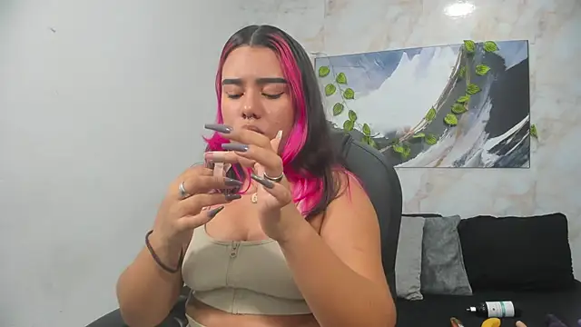 Lilith traviis online show from March 15, 2026, 10:33 am