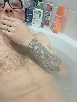 Ukcoiple online show from February 2, 2026, 9:25 pm