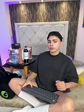 Samu Hott online show from February 9, 2026, 8:29 pm