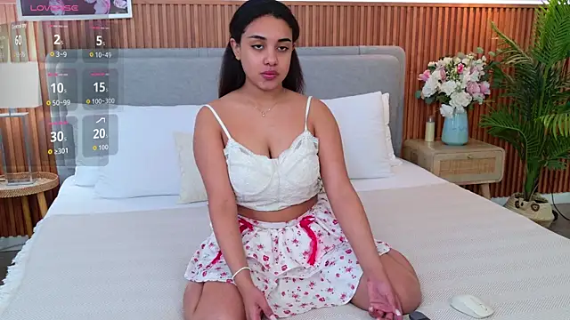 Snapshot of Luna_Cortier chatting on May 9, 2026, 5:22 am Luna Cortier online show from May 9, 2026, 5:22 am