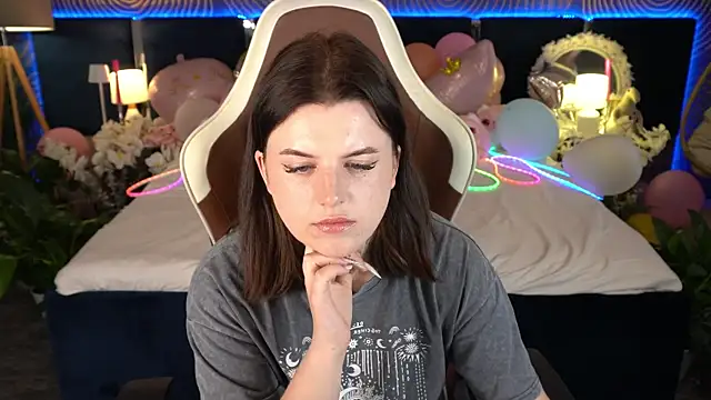 Snapshot of KristiFoxy chatting on July 19, 2026, 12:35 pm KristiFoxy online show from July 19, 2026, 12:35 pm