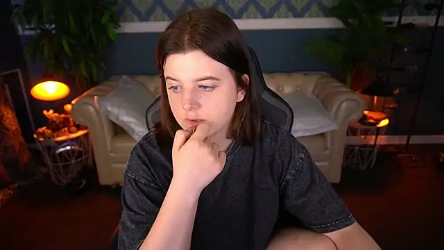 Snapshot of KristiFoxy chatting on June 8, 2026, 4:02 am KristiFoxy online show from June 8, 2026, 4:02 am