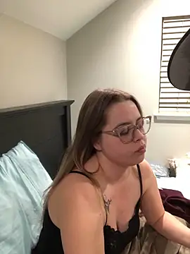 xxlivecouple online show from March 12, 2026, 5:45 am