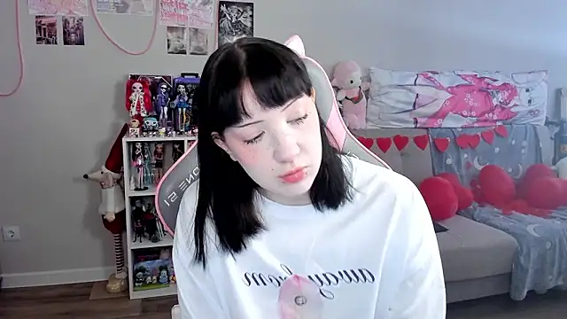 MollysLand online show from February 19, 2026, 8:11 am