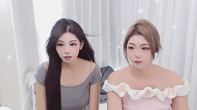 Snapshot of hotgirl0111 chatting on May 30, 2026, 10:43 am hotgirl0111 online show from May 30, 2026, 10:43 am