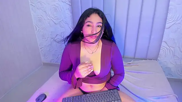 Lya dubois  online show from April 29, 2026, 9:10 pm
