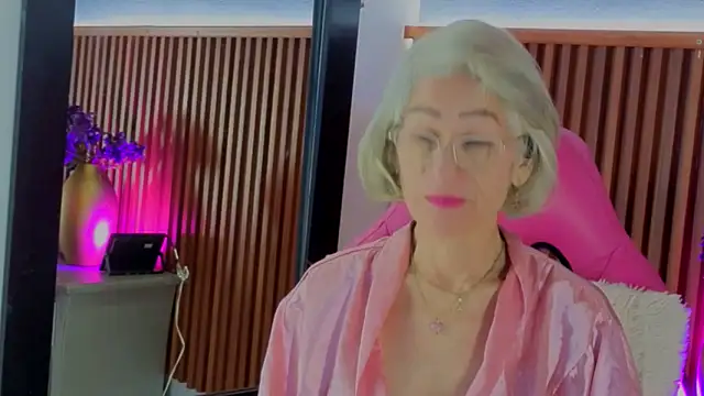 Snapshot of miss_monserrate01 chatting on June 5, 2026, 1:28 pm miss monserrate01 online show from June 5, 2026, 1:28 pm