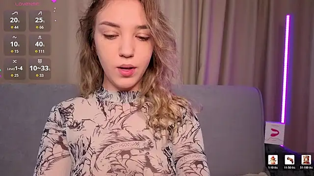 Snapshot of alice_charm_ chatting on April 25, 2026, 3:53 am alice charm online show from April 25, 2026, 3:53 am
