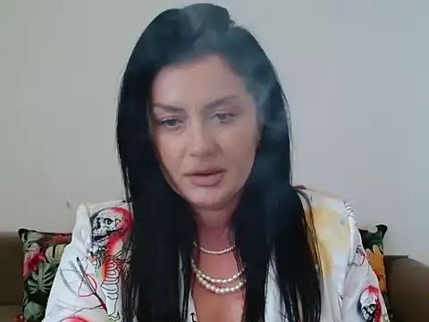 Snapshot of Jasmin0e chatting on May 5, 2026, 2:20 pm Jasmin0e online show from May 5, 2026, 2:20 pm