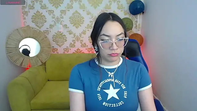 Snapshot of ALISS_M_ chatting on April 14, 2026, 9:09 pm ALISS M online show from April 14, 2026, 9:09 pm