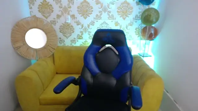 Snapshot of ALISS_M_ chatting on March 18, 2026, 7:59 pm ALISS M online show from March 18, 2026, 7:59 pm