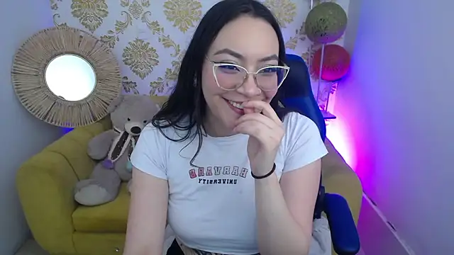 Snapshot of ALISS_M_ chatting on March 9, 2026, 8:12 pm ALISS M online show from March 9, 2026, 8:12 pm