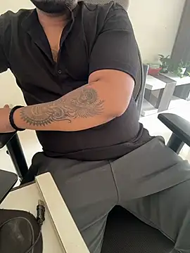 Rah0091 online show from February 12, 2026, 6:24 am