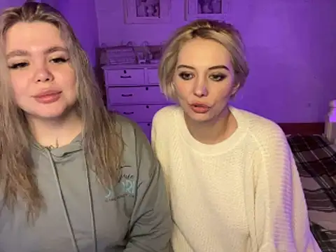 Snapshot of AidraLegend chatting on February 4, 2026, 4:35 pm AidraLegend online show from February 4, 2026, 4:35 pm