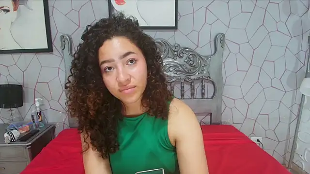 Snapshot of meganrousx chatting on April 12, 2026, 3:37 pm meganrousx online show from April 12, 2026, 3:37 pm