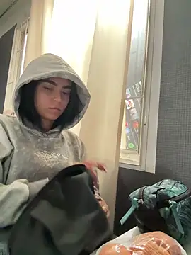 Sara Fernandez  online show from February 19, 2026, 1:30 pm