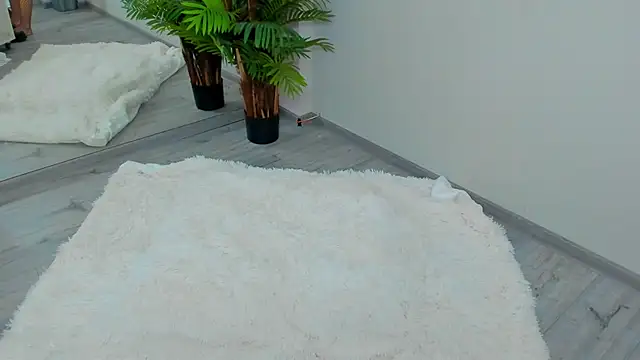 Snapshot of Ivorym00n chatting on March 8, 2026, 7:55 am Ivorym00n online show from March 8, 2026, 7:55 am