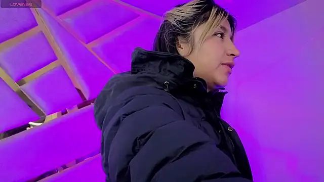 Dahiana Dmour  online show from May 2, 2026, 12:21 pm