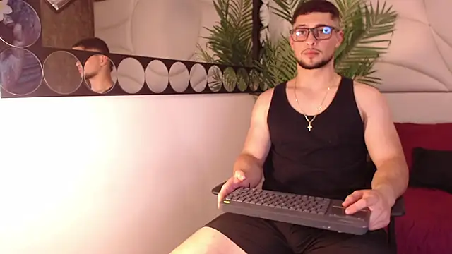 valenssio moretti online show from March 17, 2026, 4:15 am