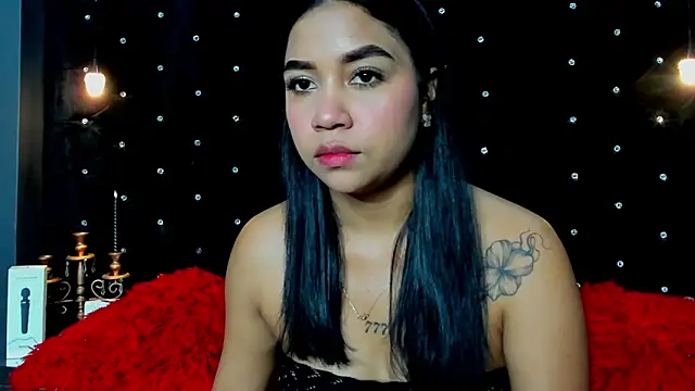 MiaWolton online show from May 4, 2026, 7:17 pm