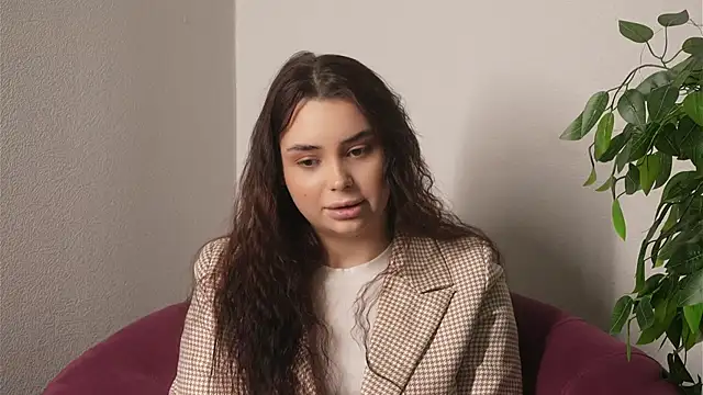 EarleneCaper online show from February 4, 2026, 5:02 am