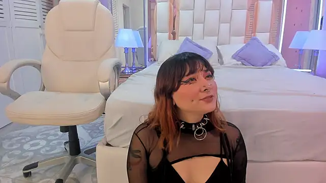Snapshot of Goldentemptation_ chatting on June 4, 2026, 7:29 pm Goldentemptation online show from June 4, 2026, 7:29 pm