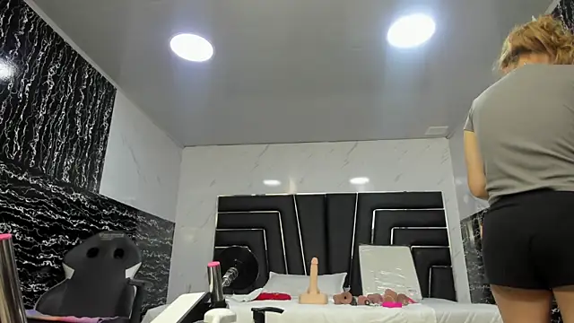 Ladyy Scarlett online show from June 12, 2026, 3:04 am
