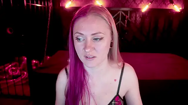 DramaQuenns online show from April 26, 2026, 5:49 am