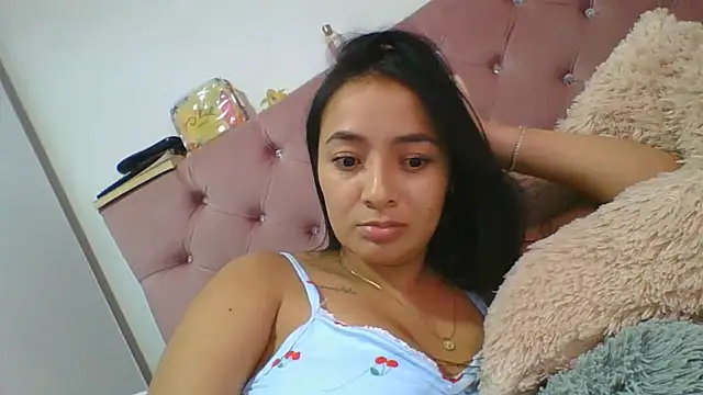 Snapshot of JulietaRiios chatting on June 16, 2026, 10:10 pm JulietaRiios online show from June 16, 2026, 10:10 pm