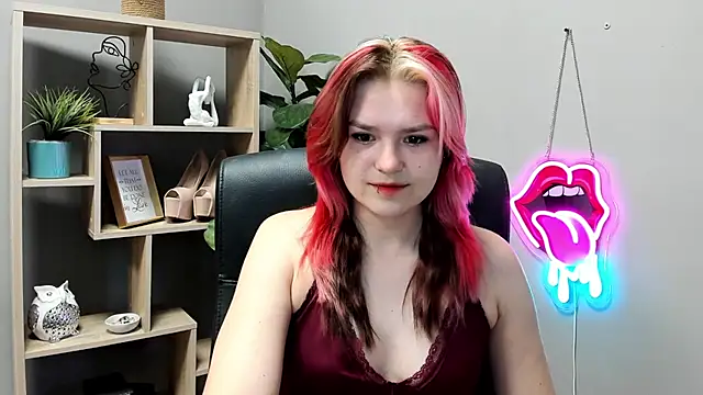 Snapshot of SweetLilyxo chatting on June 15, 2026, 6:57 am SweetLilyxo online show from June 15, 2026, 6:57 am