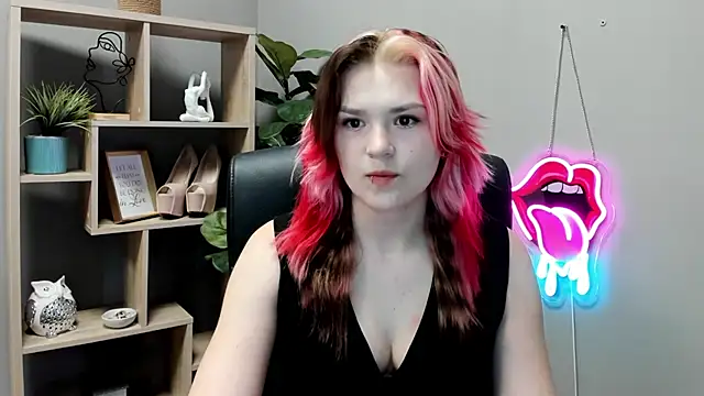 Snapshot of SweetLilyxo chatting on June 10, 2026, 6:47 am SweetLilyxo online show from June 10, 2026, 6:47 am