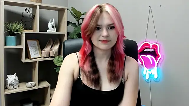 Snapshot of SweetLilyxo chatting on June 11, 2026, 7:05 am SweetLilyxo online show from June 11, 2026, 7:05 am
