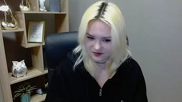 SweetLilyxo online show from February 3, 2026, 8:52 am