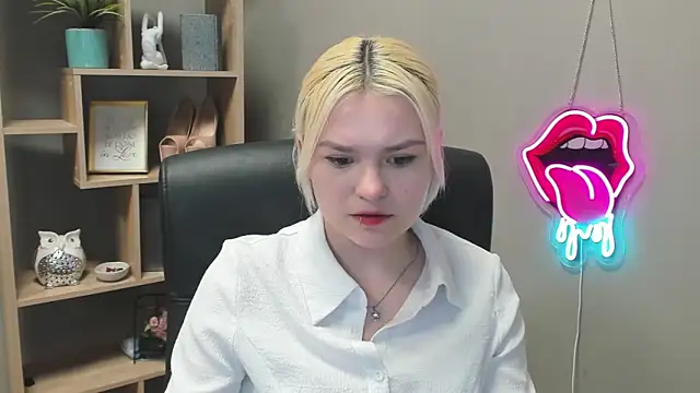 SweetLilyxo online show from February 27, 2026, 2:39 pm