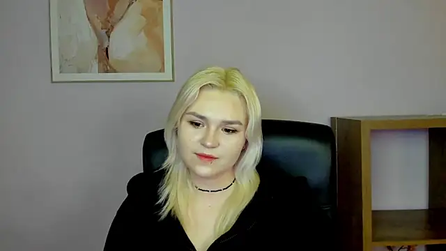 SweetLilyxo online show from February 11, 2026, 2:39 pm