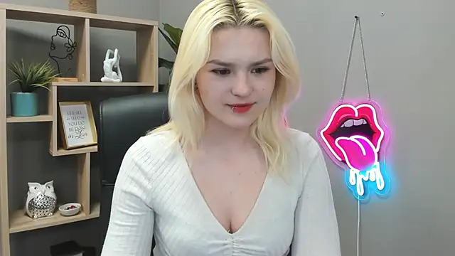 Snapshot of SweetLilyxo chatting on May 29, 2026, 6:41 am SweetLilyxo online show from May 29, 2026, 6:41 am