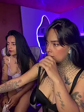 Snapshot of Annie_Alicee chatting on February 5, 2026, 1:18 pm Annie Alicee online show from February 5, 2026, 1:18 pm