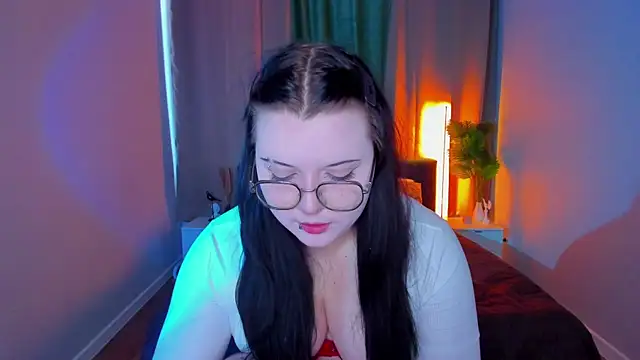 Snapshot of Kira_G0ld chatting on April 29, 2026, 1:10 am Kira G0ld online show from April 29, 2026, 1:10 am